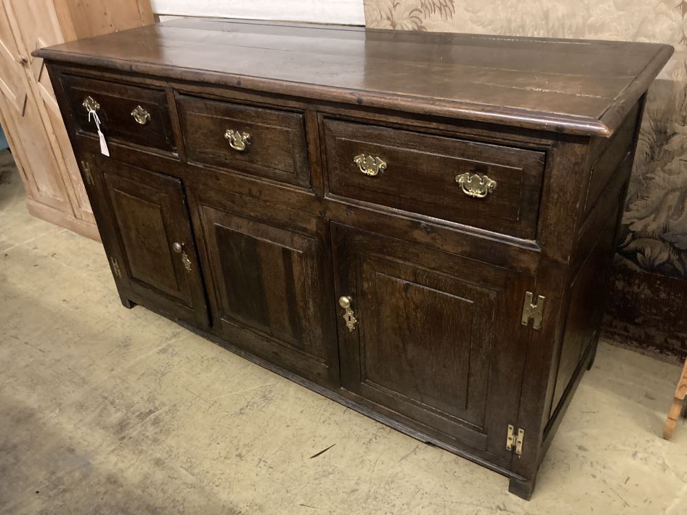 An 18th century oak low dresser, width 155cm, depth 56cm, height 90cm